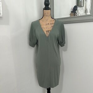 Elegant Green V-Neck Dress